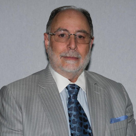 Dr. Moisés Calderón